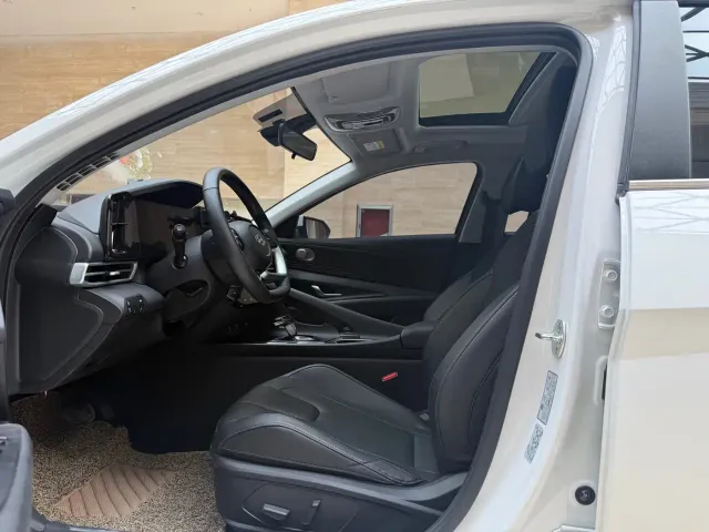 Hyundai Elantra — Фото автомобиля 7