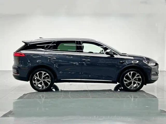 BYD Tang — Фото автомобиля 7