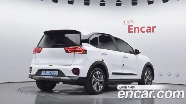 Kia Niro — Фото автомобиля 2