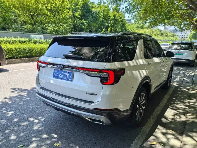 Ford Explorer — Фото автомобиля 7
