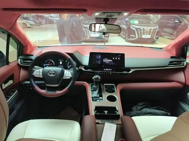 Toyota Sienna — Фото автомобиля 9