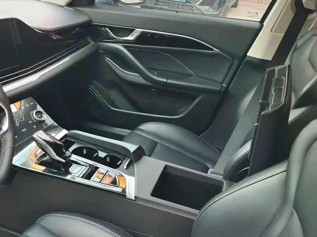 Bestune B70 — Фото автомобиля 5