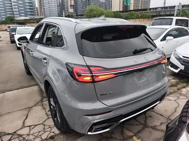Hongqi HS5 — Фото автомобиля 4