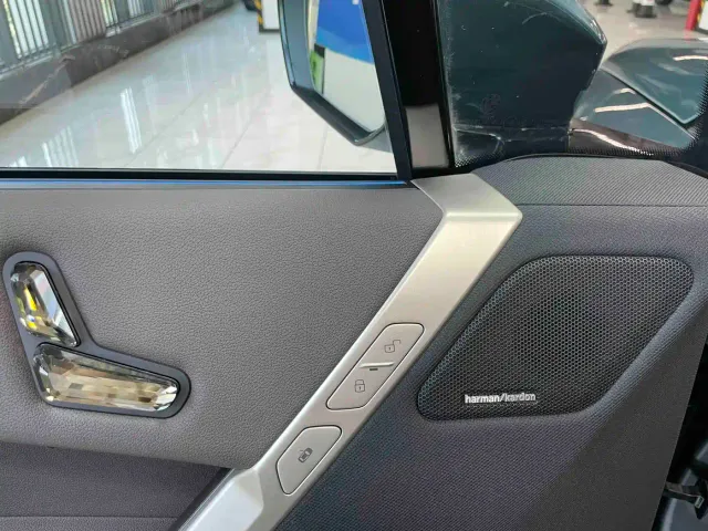 BMW iX — Фото автомобиля 5
