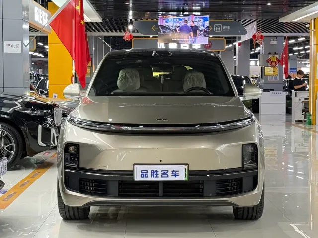 Li Auto L9 — Фото автомобиля 2