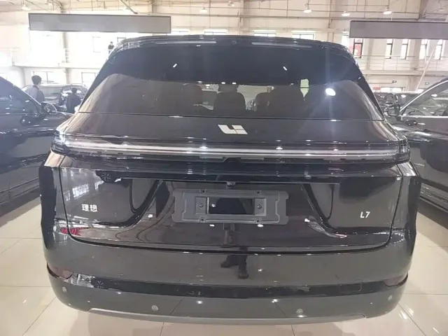 Li Auto L7 — Фото автомобиля 5