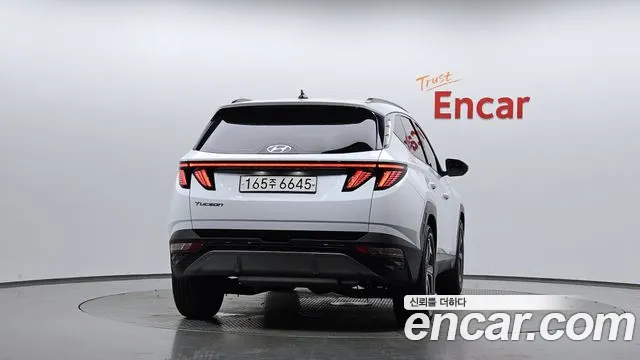 Hyundai Tucson Tucson (NX4) Бензин 1.6 турбо 2WD — Фото автомобиля 4