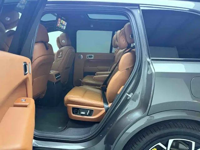 Li Auto L9 — Фото автомобиля 15