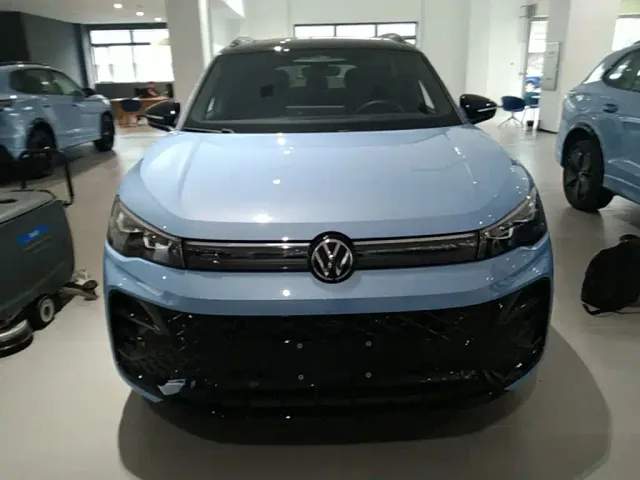 Volkswagen Tiguan L — Фото автомобиля 2