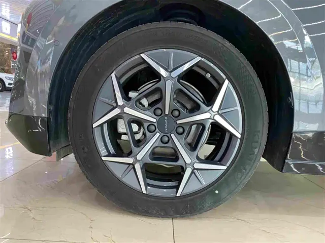 Lynk & Co Z20 — Фото автомобиля 5