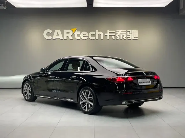 Mercedes-Benz E-Class — Фото автомобиля 5