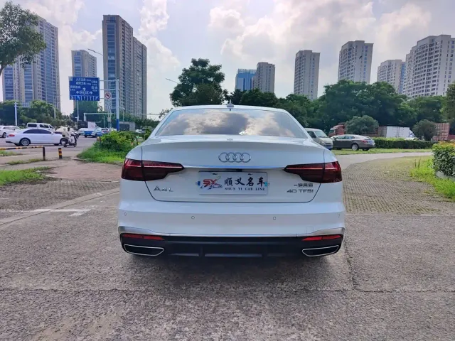Audi A4L — Фото автомобиля 4