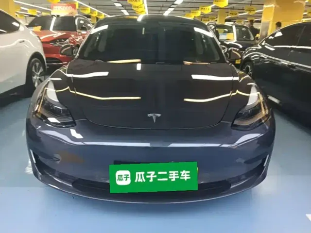 Tesla Model 3 — Фото автомобиля 2