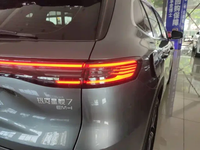 Geely Galaxy Starship 7 EM-i — Фото автомобиля 7