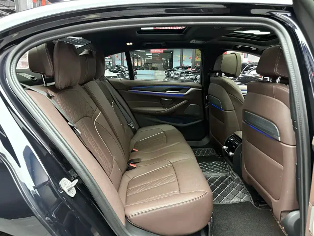 BMW 5 Series — Фото автомобиля 5