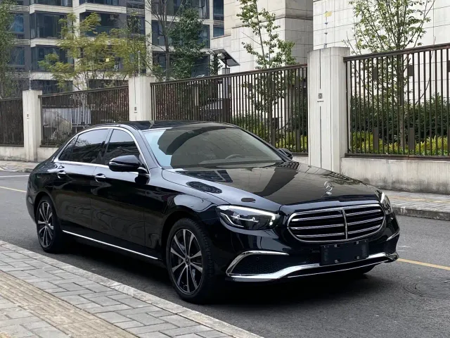 Mercedes-Benz E-Class — Фото автомобиля 3