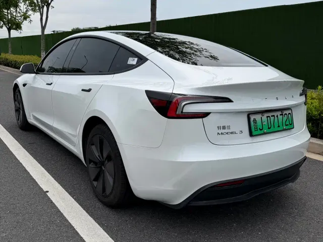 Tesla Model 3 — Фото автомобиля 6