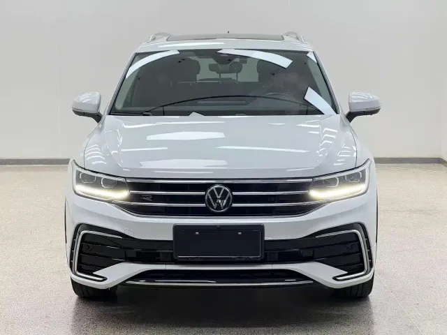 Volkswagen Tiguan L — Фото автомобиля 2