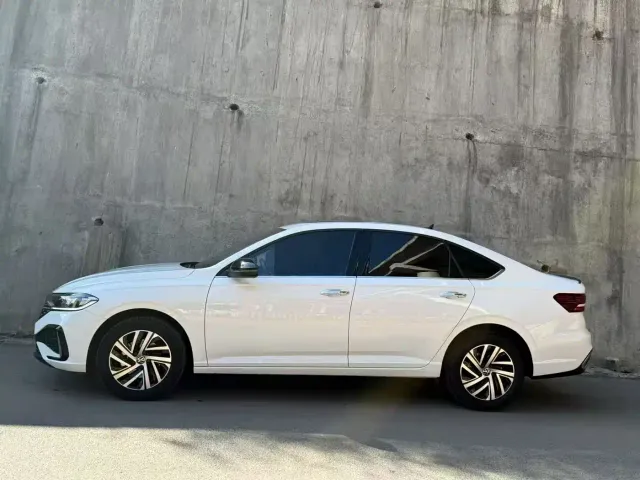 Volkswagen Lavida — Фото автомобиля 3