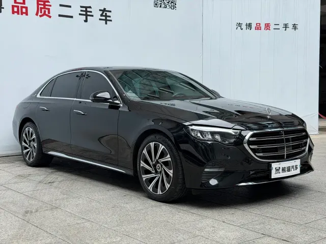 Mercedes-Benz E-Class — Фото автомобиля 3