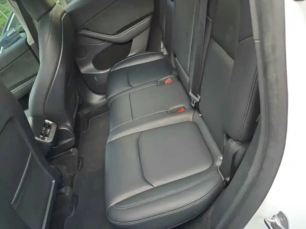 Tesla Model Y 2024 Rear-Wheel Drive Version — Фото автомобиля 16