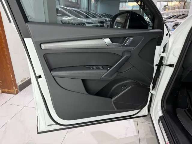 Audi Q5L — Фото автомобиля 5