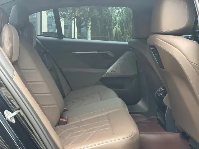 BMW 5 Series — Фото автомобиля 7