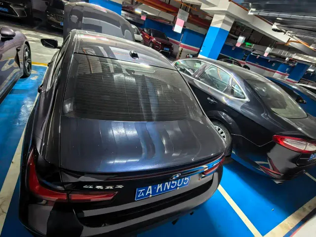 BMW 3 Series — Фото автомобиля 10