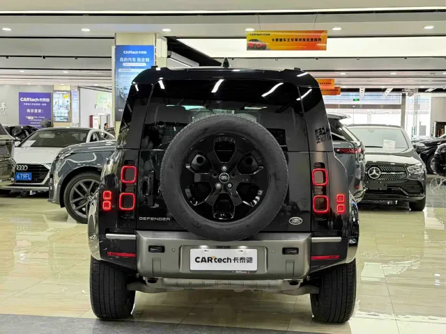 Land Rover Defender — Фото автомобиля 11