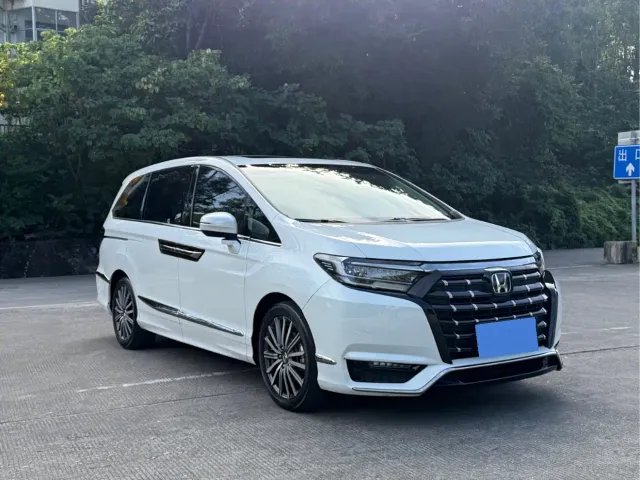 Honda Elysion — Фото автомобиля 3