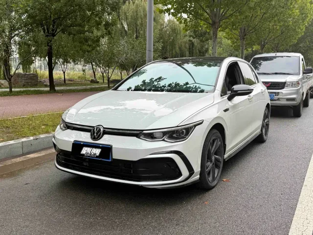 Фотография автомобиля — Volkswagen Golf