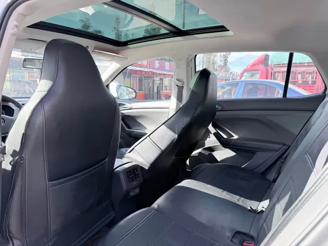 Volkswagen T-Cross — Фото автомобиля 8