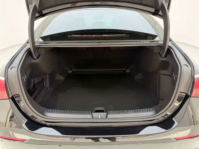 Mercedes-Benz E-Class — Фото автомобиля 16