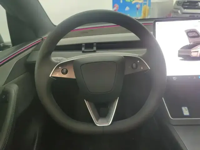Tesla Model Y — Фото автомобиля 15