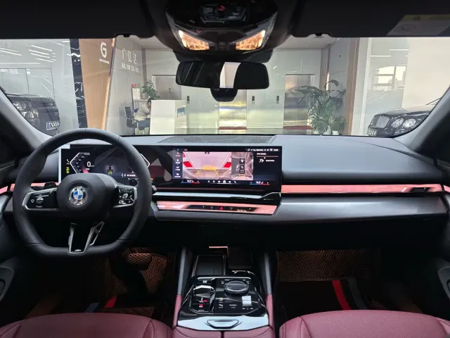 BMW 5 Series — Фото автомобиля 10