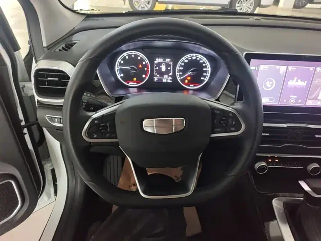 Geely Binyue — Фото автомобиля 6