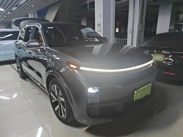 Li Auto L8 — Фото автомобиля 3