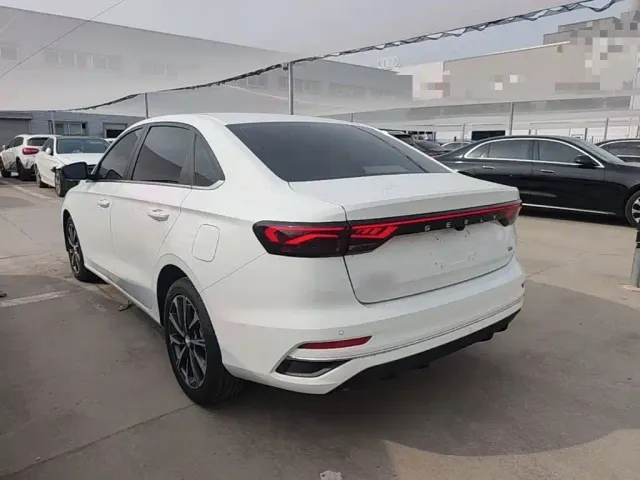 Geely Emgrand — Фото автомобиля 4