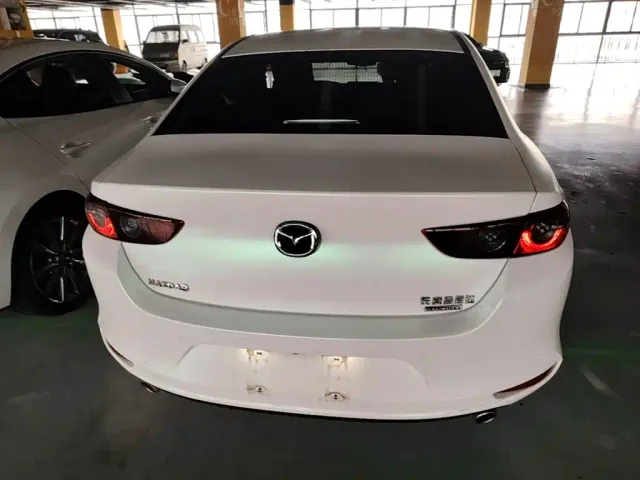 Mazda Axela — Фото автомобиля 5