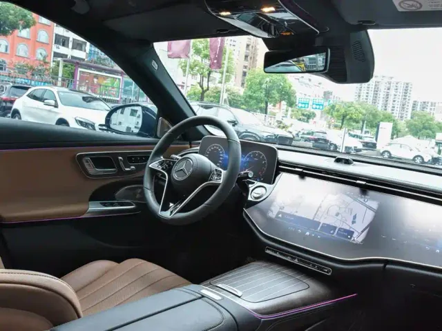 Mercedes-Benz E-Class — Фото автомобиля 21