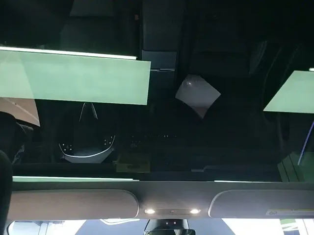 Tesla Model 3 — Фото автомобиля 17