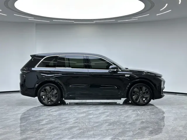 Li Auto L8 — Фото автомобиля 6