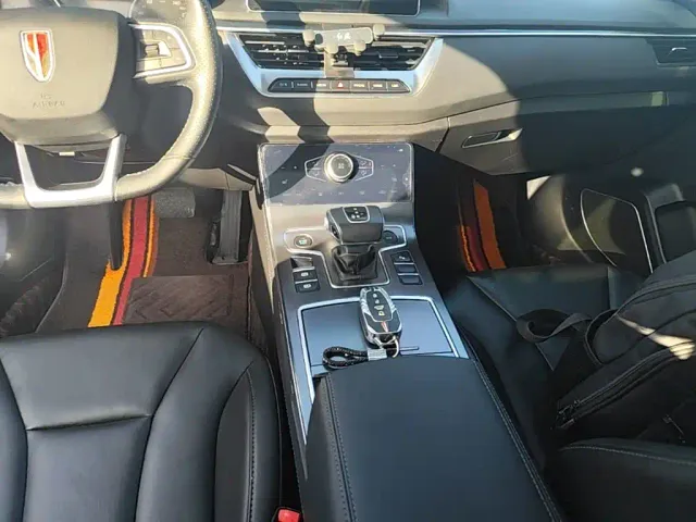 Hongqi H5 — Фото автомобиля 13