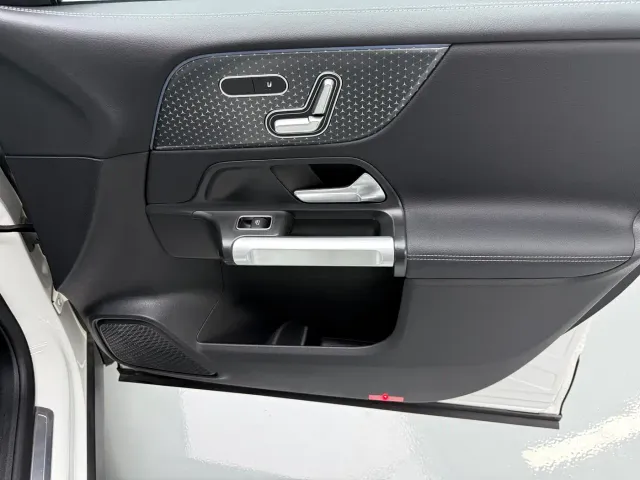 Mercedes-Benz EQB — Фото автомобиля 10