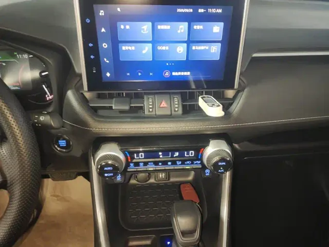 Toyota RAV4 — Фото автомобиля 12