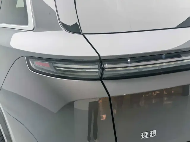 Li Auto L7 — Фото автомобиля 15
