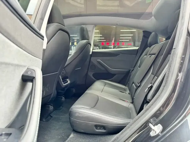 Tesla Model Y — Фото автомобиля 6