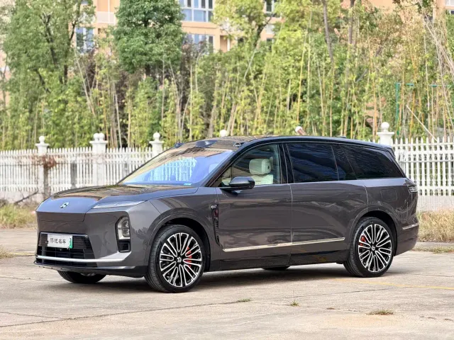 Nio ES8 — Фото автомобиля 2