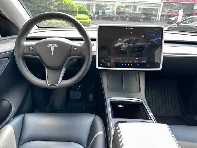 Tesla Model Y — Фото автомобиля 11