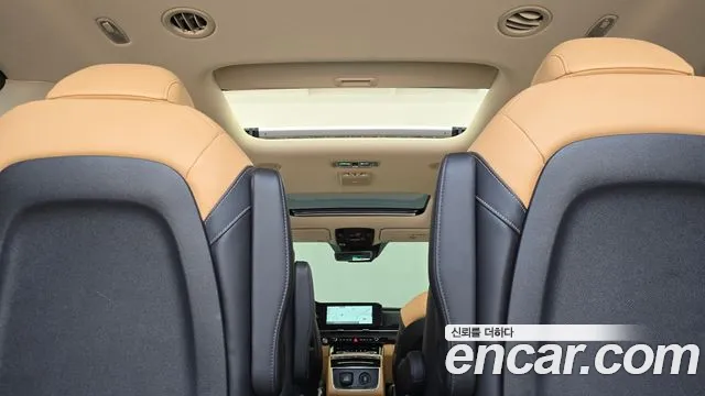 Kia Carnival Generation 4 — Фото автомобиля 15